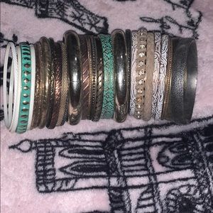 29 pieces of bracelets